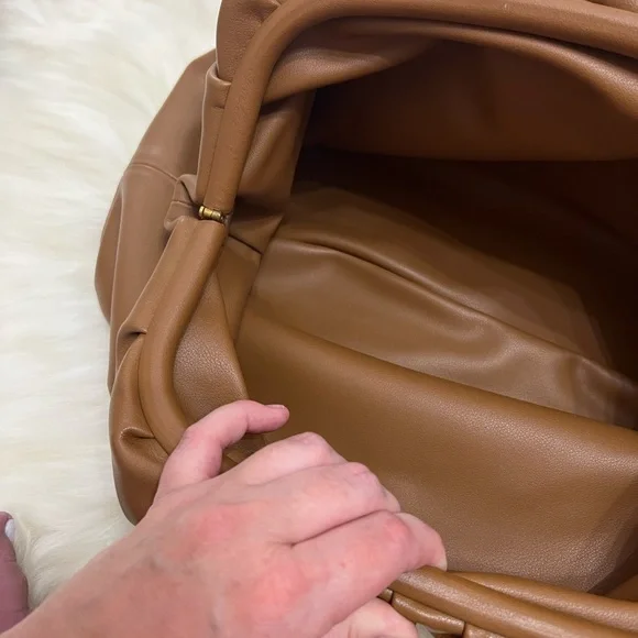 Calfskin magnetic closure clutch - Picture 8 of 8